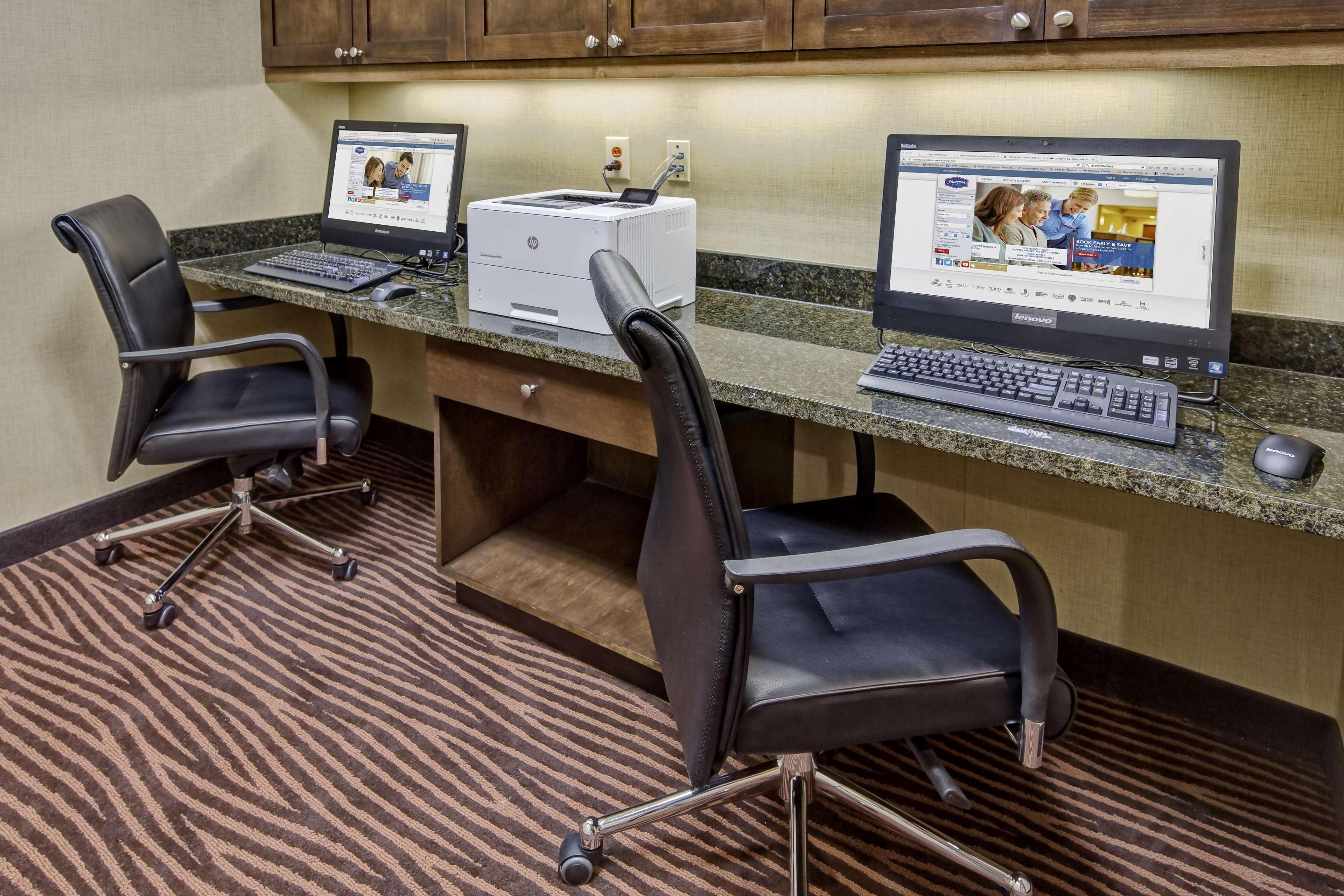 Hampton Inn Indianola Bagian luar foto