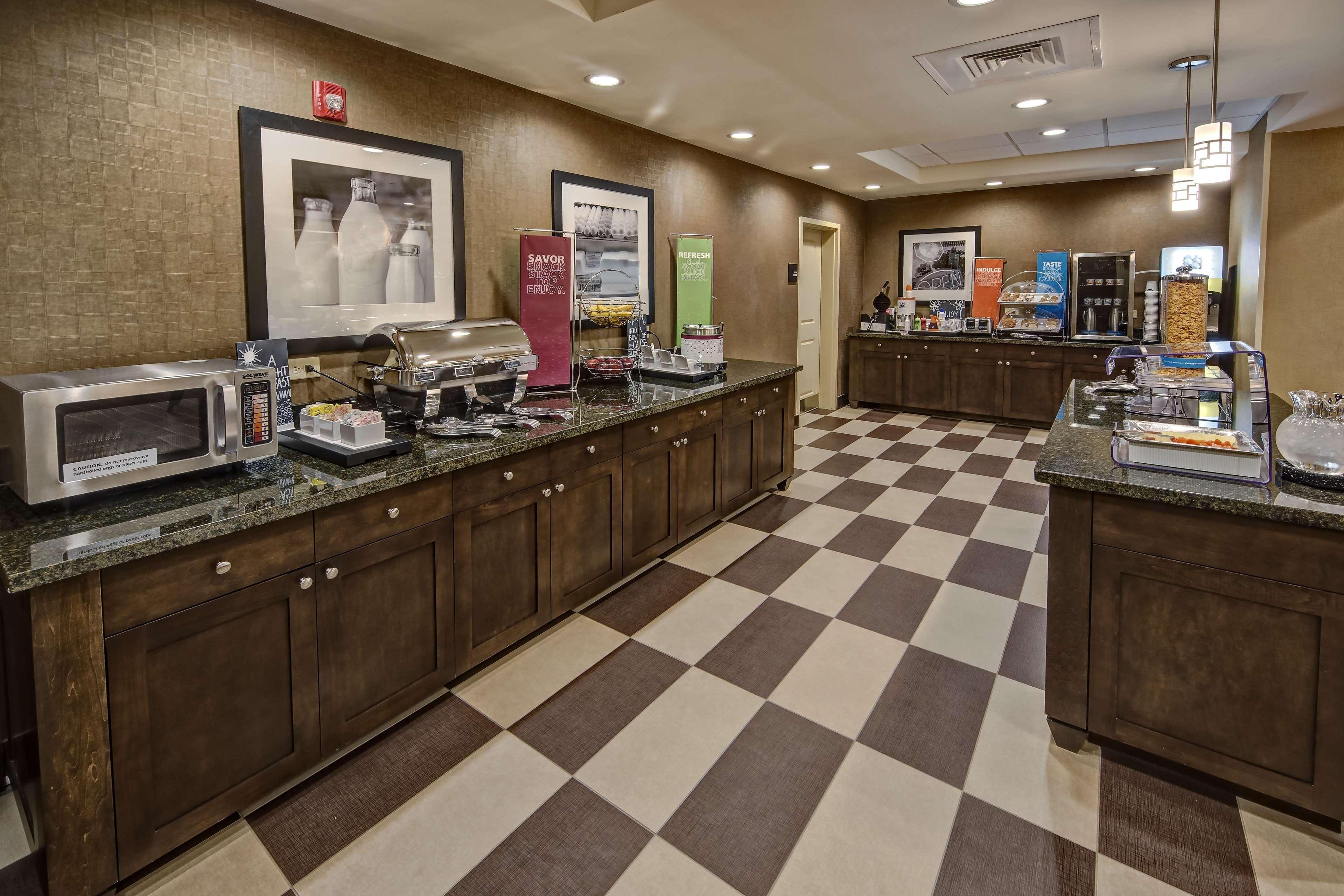 Hampton Inn Indianola Bagian luar foto
