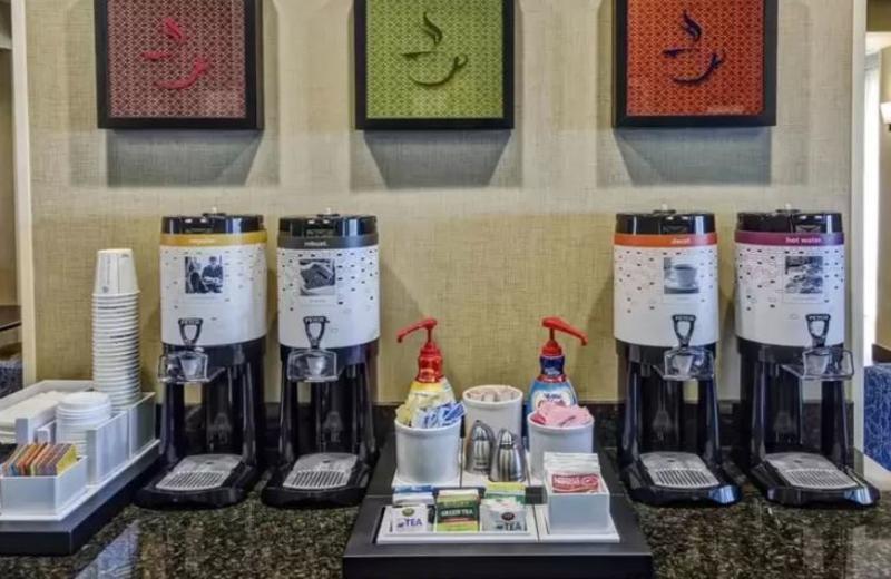 Hampton Inn Indianola Bagian luar foto